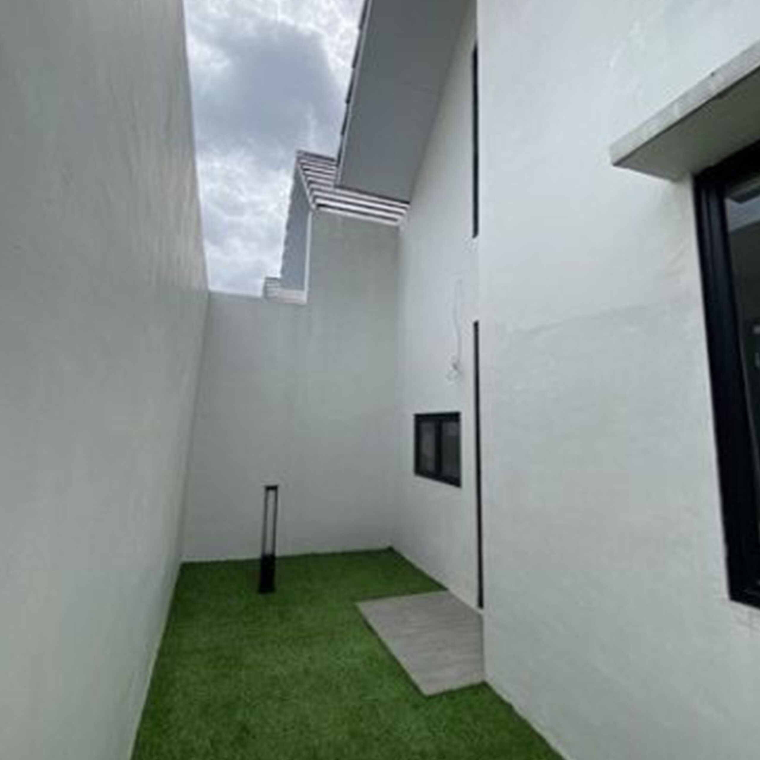 taman belakang bukit serpong indah 08998661500